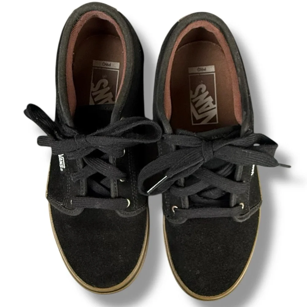 Vans Pro Skateboarding Low Top‎ Sneakers Youth Size 5.5 Black Gum Sole Suede GUC